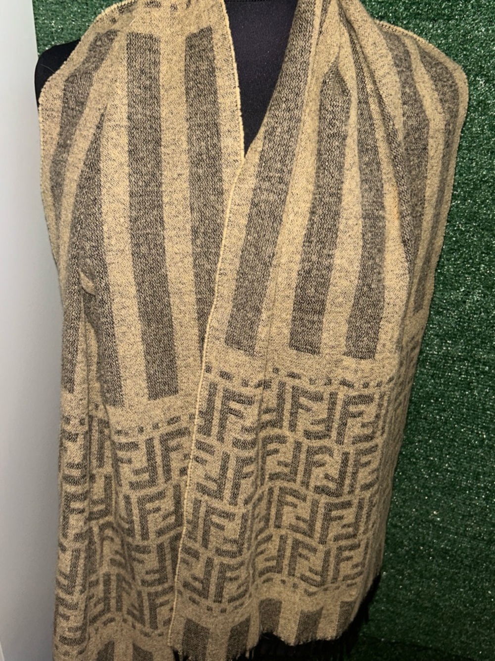 Fendi‎ Beige and Gray Signature Monogram Lambswool Scarf - Picture 12 of 14